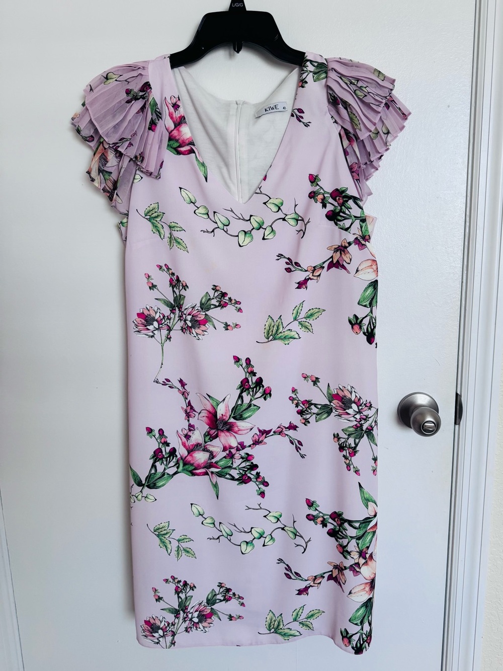 Kiwe Floral V-Neck Pleated Sleeve Dress - Light Pink, 🦋